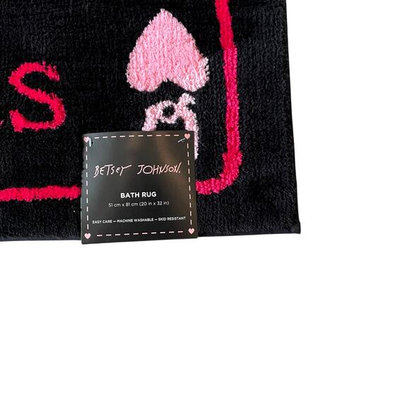 Betsey Johnson QUEEN OF HEARTS Bath Rug 20x32 Pink & Black NEW - Picture 6 of 9